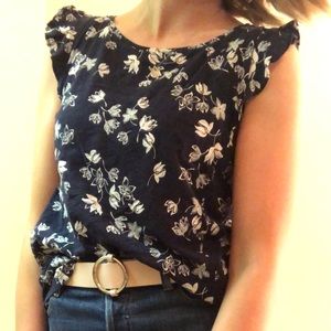 Short sleeve floral top